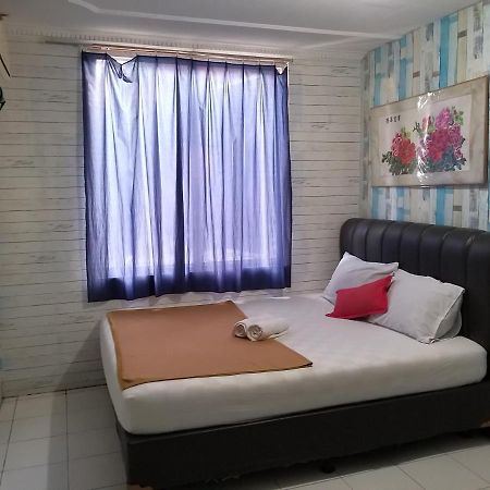 Venice Guest House Redpartner Джакарта Экстерьер фото