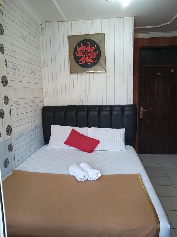 Venice Guest House Redpartner Джакарта Экстерьер фото