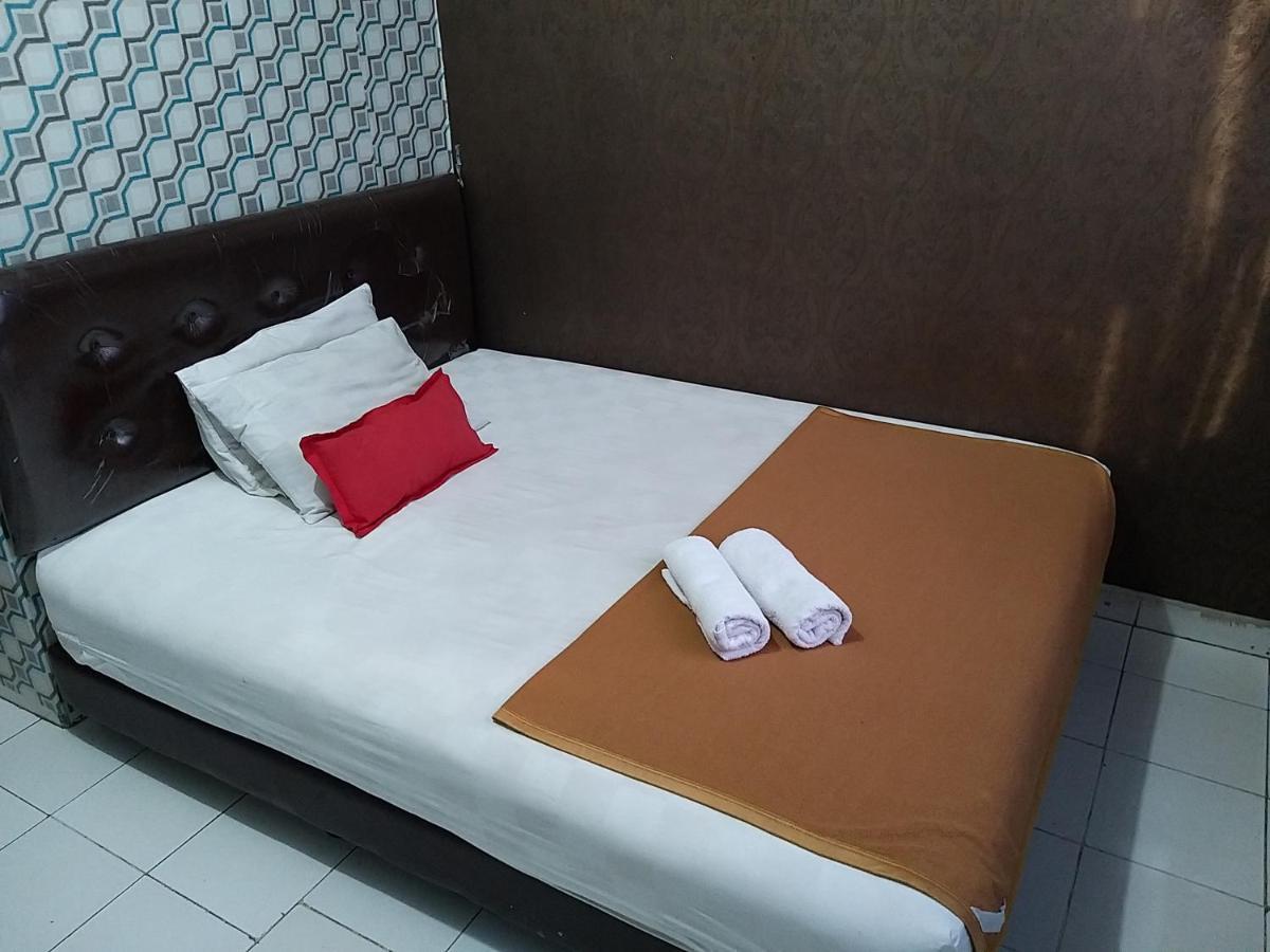 Venice Guest House Redpartner Джакарта Экстерьер фото