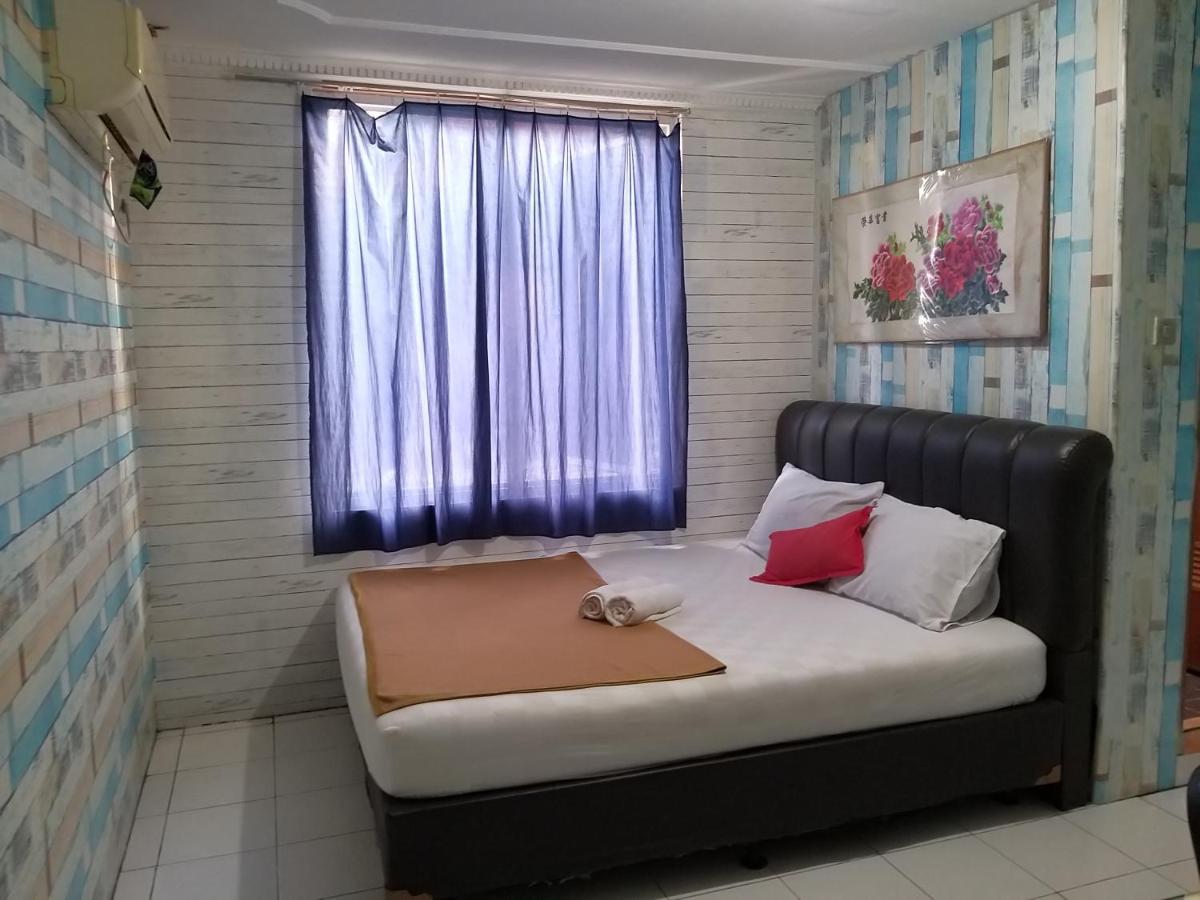 Venice Guest House Redpartner Джакарта Экстерьер фото