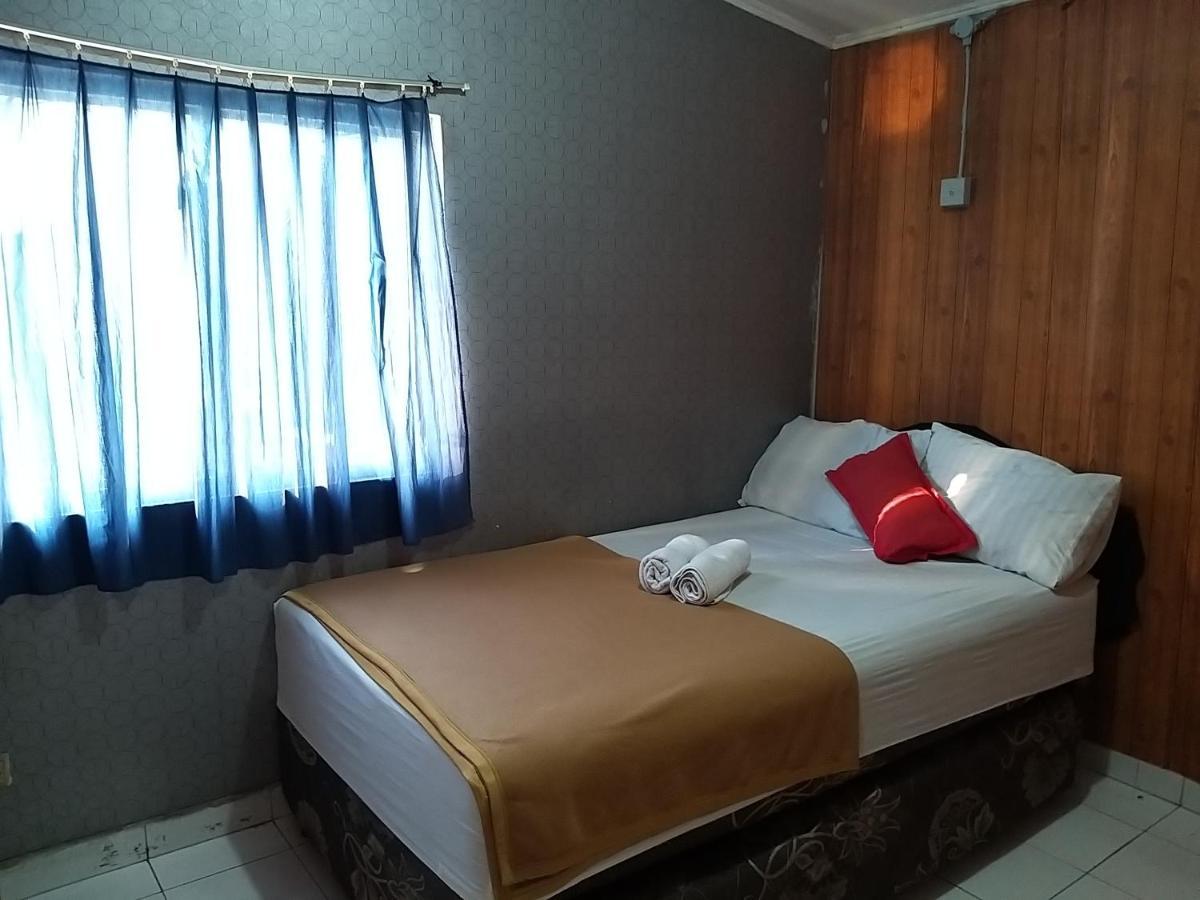 Venice Guest House Redpartner Джакарта Экстерьер фото