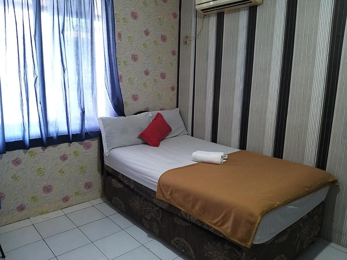 Venice Guest House Redpartner Джакарта Экстерьер фото