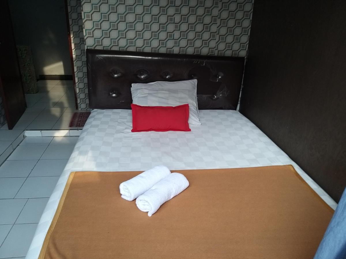 Venice Guest House Redpartner Джакарта Экстерьер фото