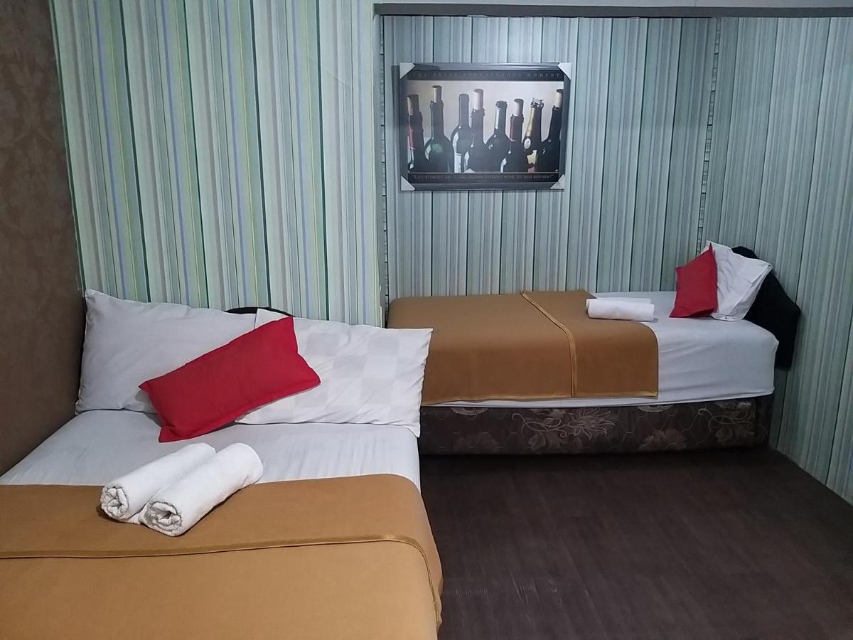 Venice Guest House Redpartner Джакарта Экстерьер фото