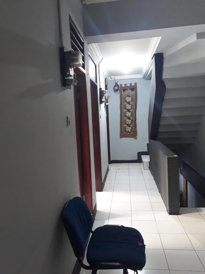 Venice Guest House Redpartner Джакарта Экстерьер фото