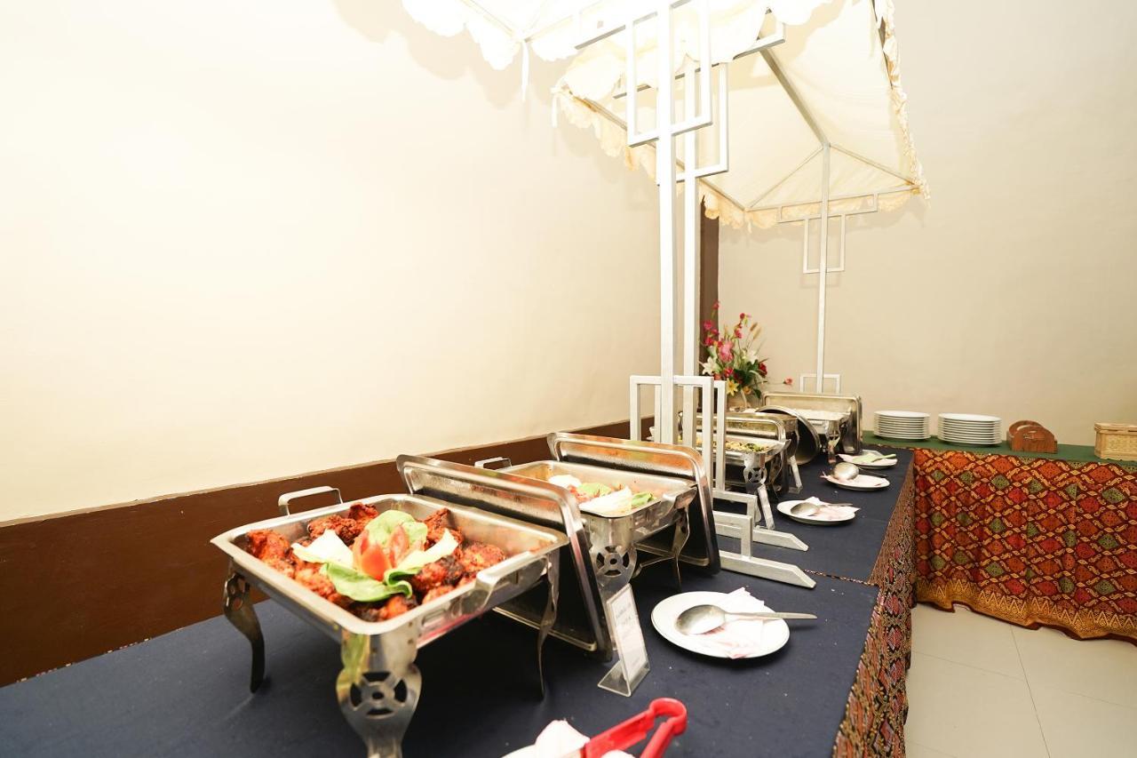 Venice Guest House Redpartner Джакарта Экстерьер фото